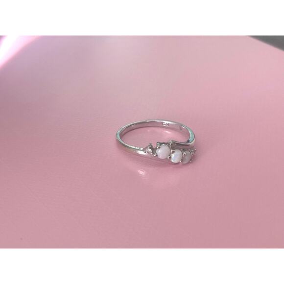 Every Day 10k White Gold Ring Size 5 with White Opals and Diamond Accents - Picture 4 of 6